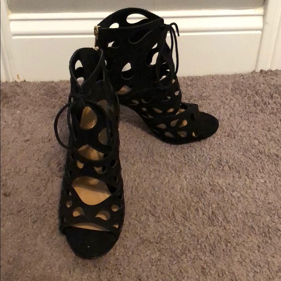 Heels - Picture 1 of 3